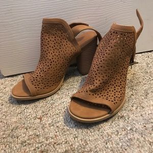 Brand New Universal Thread Heels